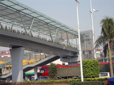 魁奇路人行橋